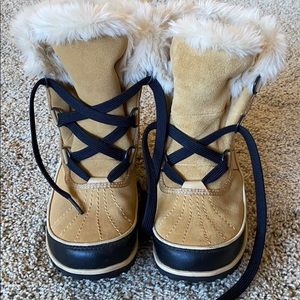 Sorel waterproof boots with fur trim size 7